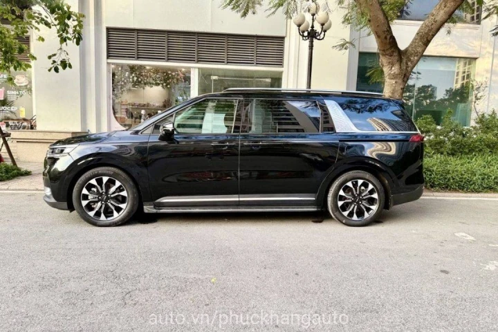 Kia Carnival Signature Dầu 2023