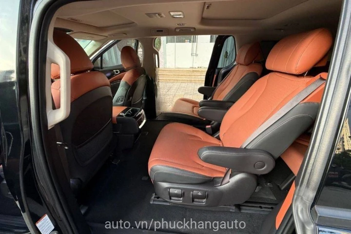Kia Carnival Signature Dầu 2023