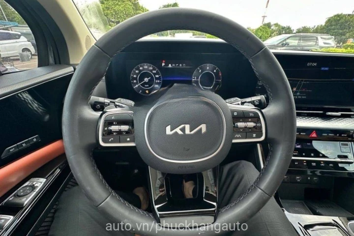 Kia Carnival Signature Dầu 2023