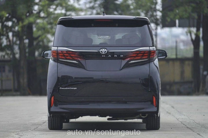 Toyota Alphard 2023