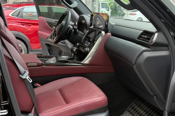 Lexus LX 2024