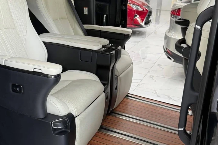 Lexus LM 2021