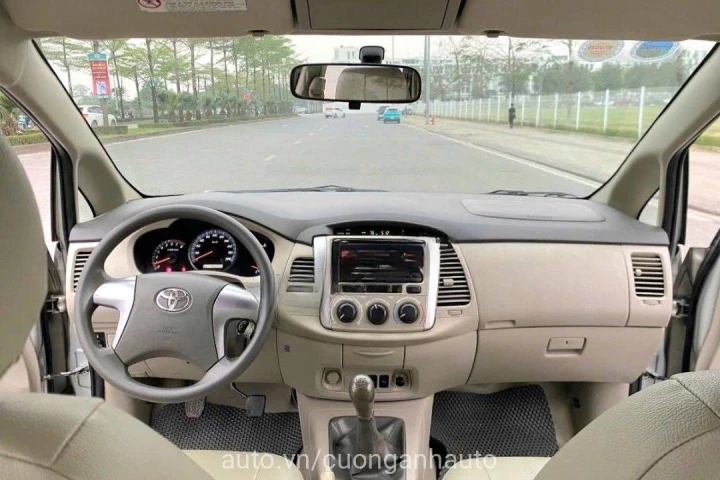 Toyota Innova 2.0E 2016