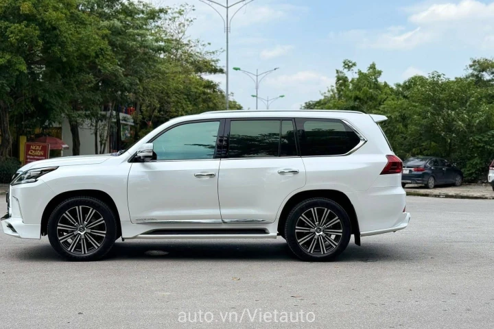 Lexus LX 2018