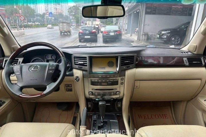 Lexus LX 2010
