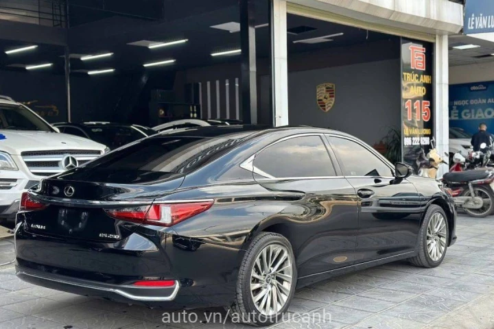Lexus ES 250 2021