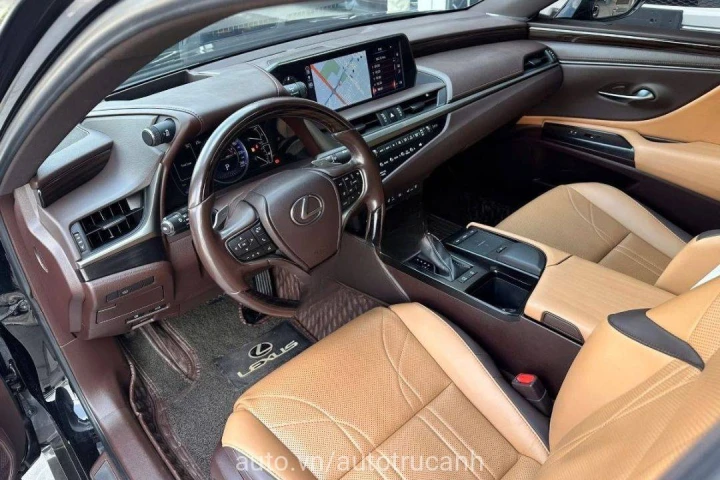 Lexus ES 250 2021