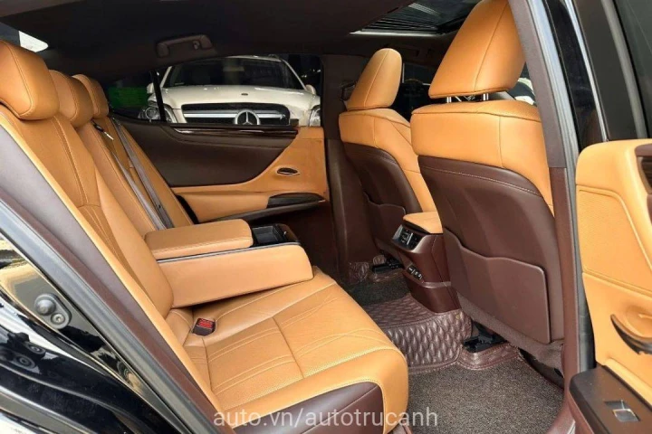 Lexus ES 250 2021