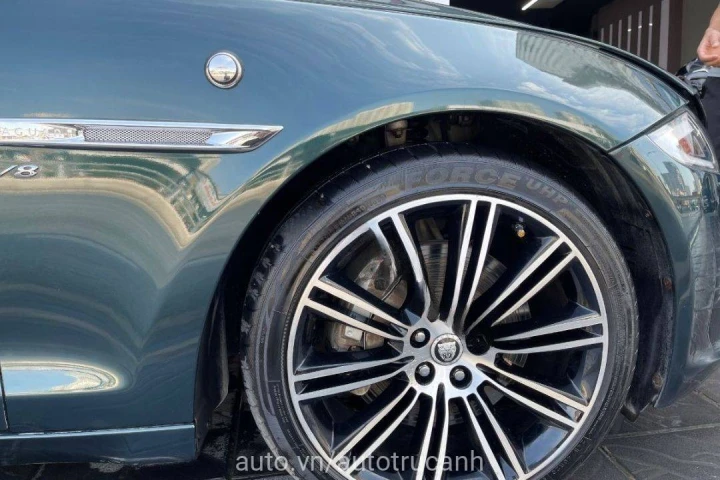 Jaguar XJ 2013
