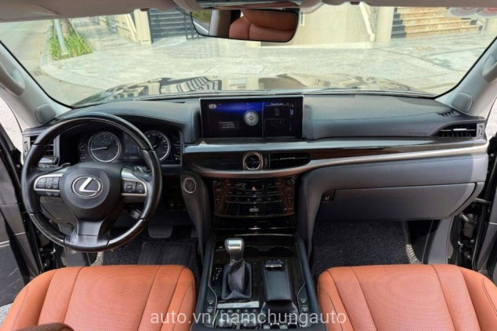 Lexus LX 2025