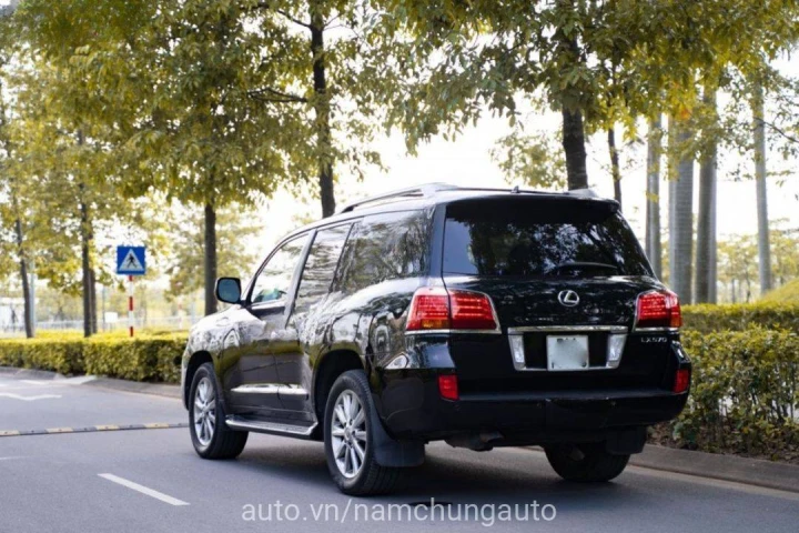Lexus LX 2011