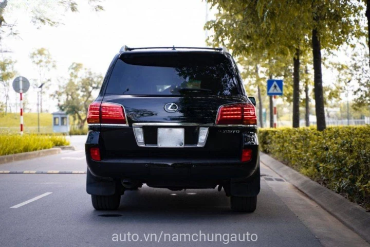 Lexus LX 2011