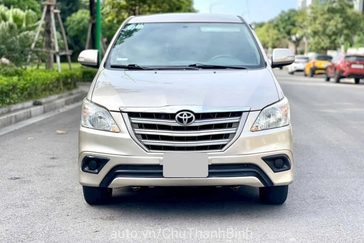 Toyota Innova 2015