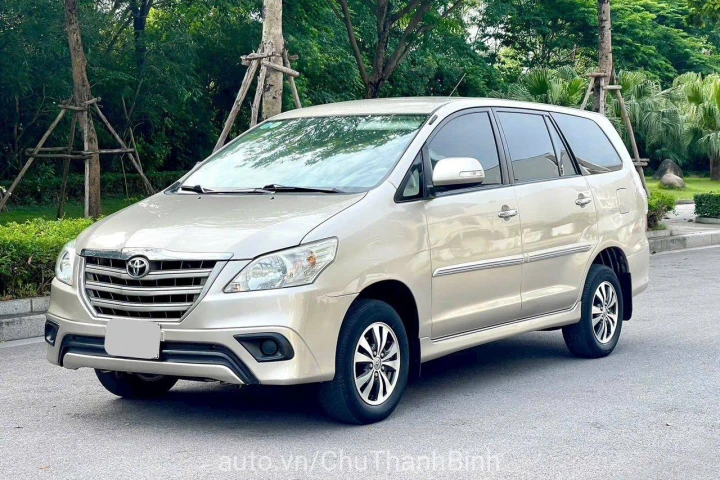Toyota Innova 2015