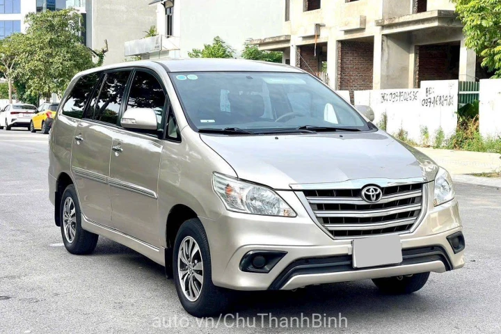 Toyota Innova 2015
