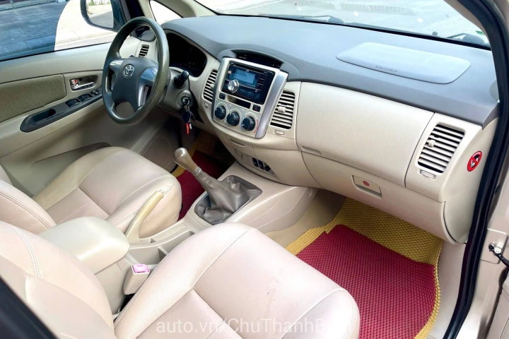 Toyota Innova 2015