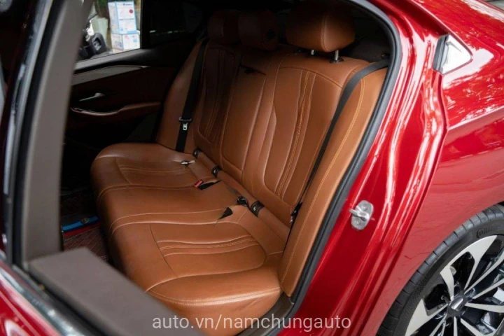 VinFast Lux A2.0 Premium 2021