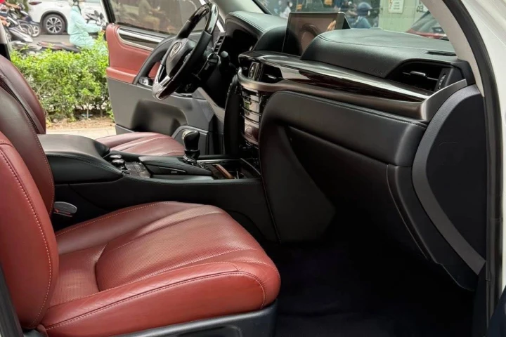 Lexus LX 2016