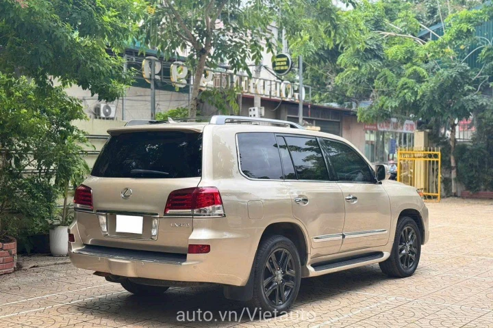 Lexus LX 2015