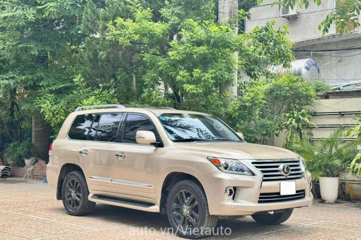 Lexus LX 2015