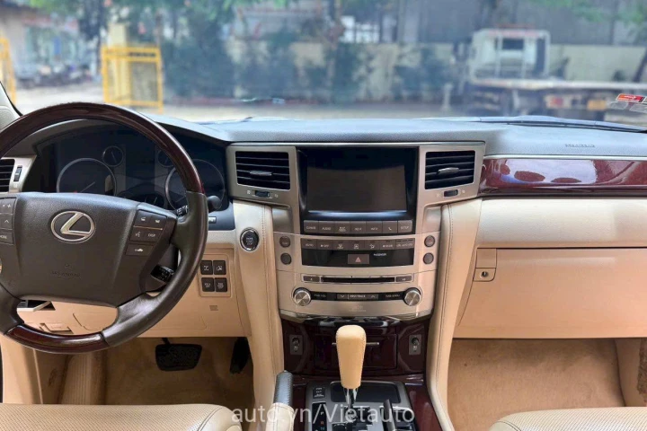 Lexus LX 2015