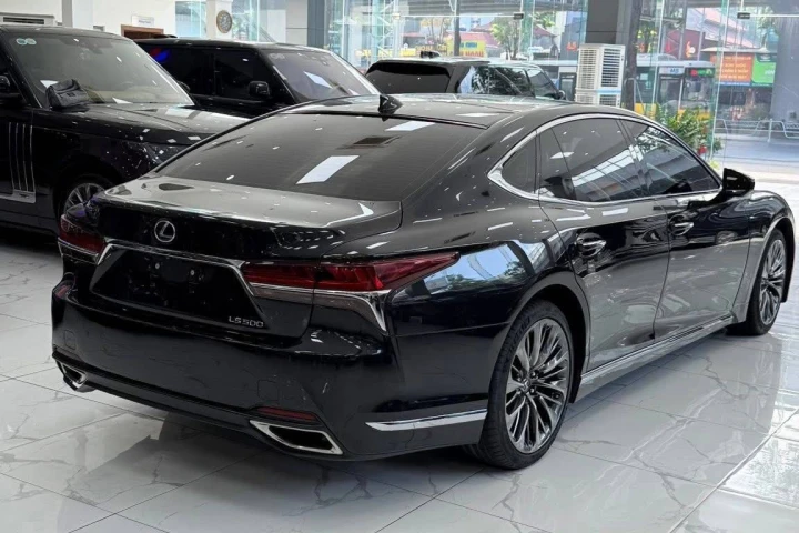 Lexus LS 2019
