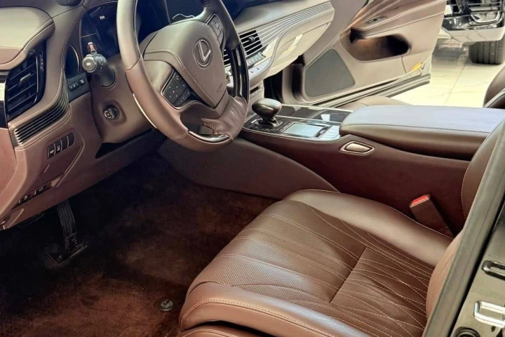 Lexus LS 2019