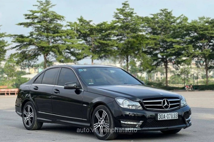 Mercedes-Benz C-Class C200 2013