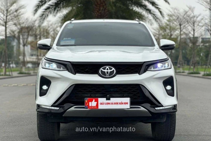 Toyota Fortuner Legender 2.4AT 4x2 2021