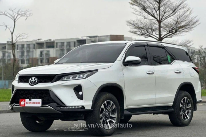 Toyota Fortuner Legender 2.4AT 4x2 2021