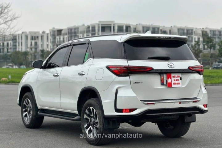 Toyota Fortuner Legender 2.4AT 4x2 2021