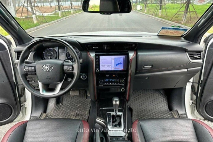 Toyota Fortuner Legender 2.4AT 4x2 2021