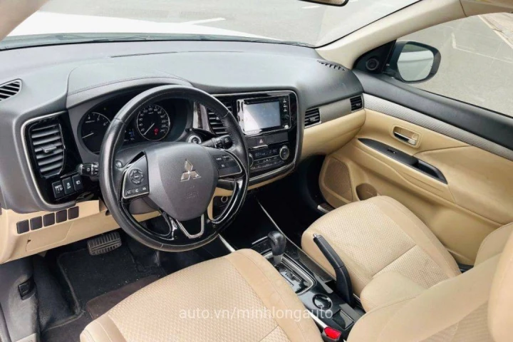 Mitsubishi Outlander 2.0 CVT Standard 2018