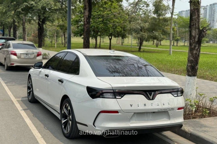 VinFast Lux A2.0 2021
