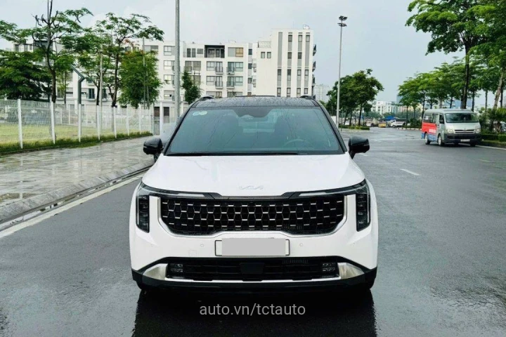 Kia Carnival Signature Dầu 2024
