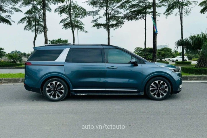 Kia Carnival Signature Dầu 2023
