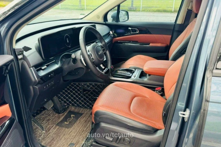 Kia Carnival Signature Dầu 2023