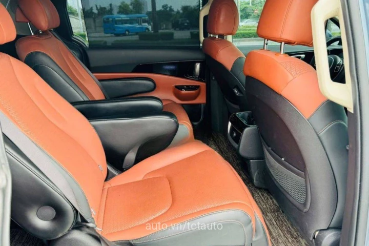 Kia Carnival Signature Dầu 2023