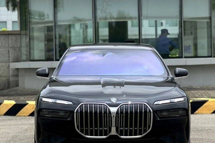 BMW 7 Series 735i Pure Excellence 2024