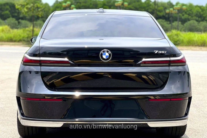 BMW 7 Series 735i Pure Excellence 2024