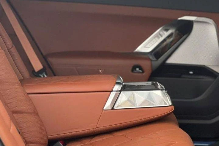 BMW 7 Series 735i Pure Excellence 2024