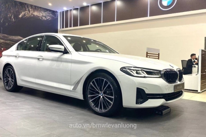 BMW 5 Series 2023