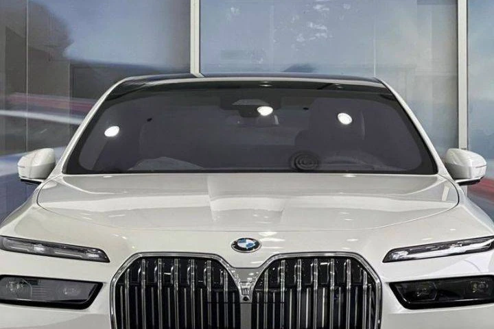 BMW 7 Series 735i Pure Excellence 2024
