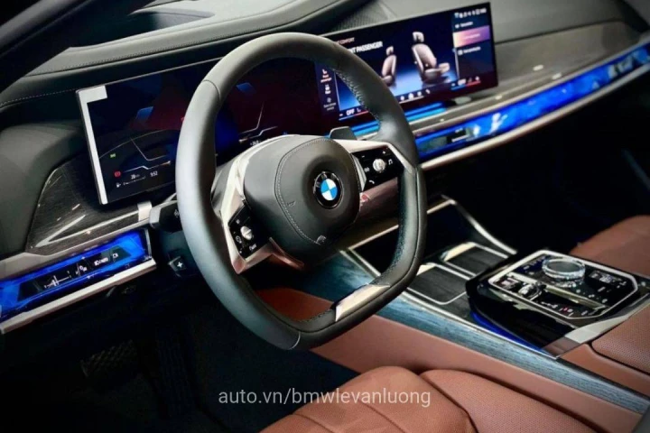 BMW 7 Series 735i Pure Excellence 2024