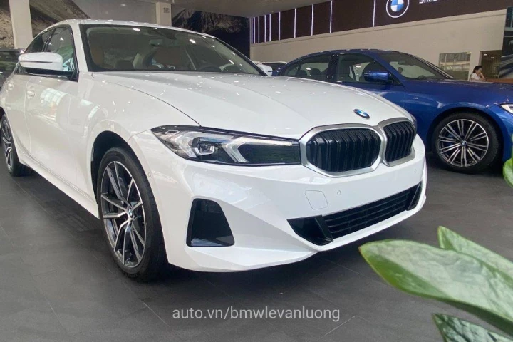 BMW 3 Series 320i Sportline 2024