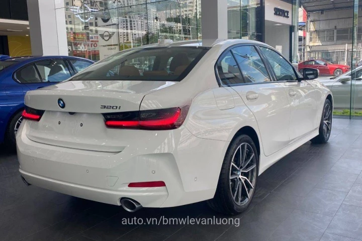 BMW 3 Series 320i Sportline 2024