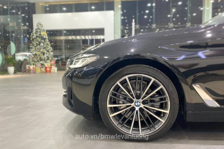 BMW 5 Series 2023