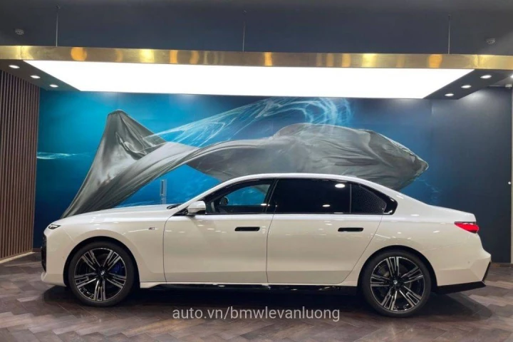 BMW 7 Series 735i M Sport 2024