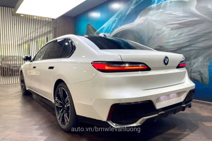 BMW 7 Series 735i M Sport 2024