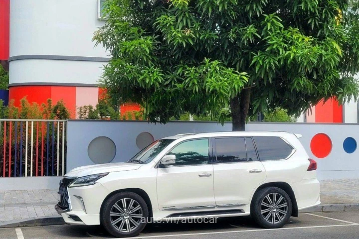 Lexus LX 2016